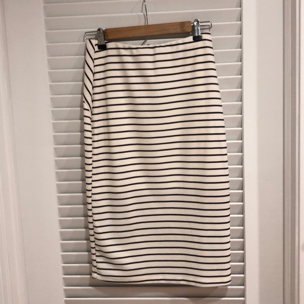 Black and white striped pencil skirt - Picture 3 of 6